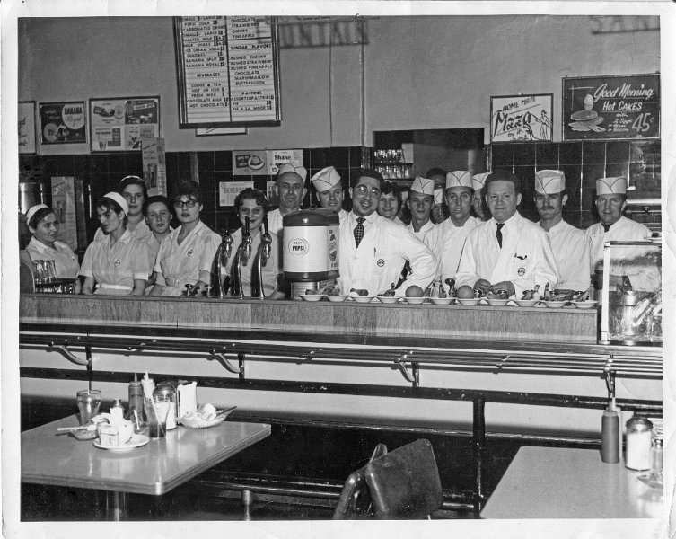 Afex Cafeteria - 1959a.jpg - A few names of people in this photo:Jeannine, Nadine Sebille, Claire, Georges "Jojo la volée" Ilouz, Stéphane.Can you identify who is who or identfy anyone?