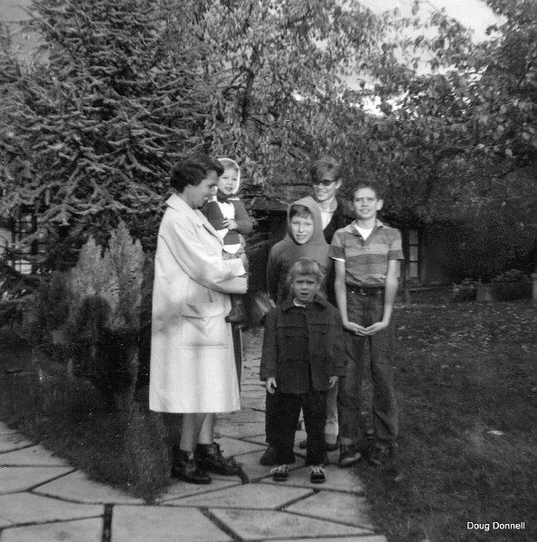 Dreux-Friends-Oct61.jpg - Left to Right - Von Kindrick holding my sister Susie: three in the middle are (front to back) Kimberly Kendrick, Doug, our au pair Marie France Hoquetis, and Bob Moffit