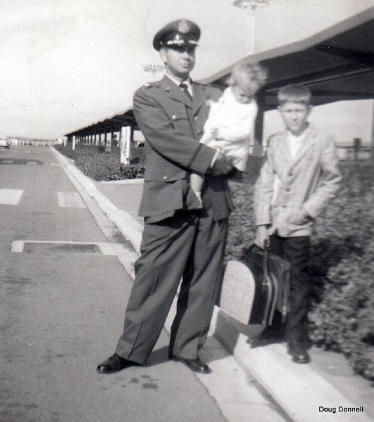 Orly-Apt-Aug61.jpg - Doug, Susie, and Dad at Orly Airport Aug 1961