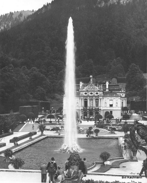 Linderhof water fountain.jpg