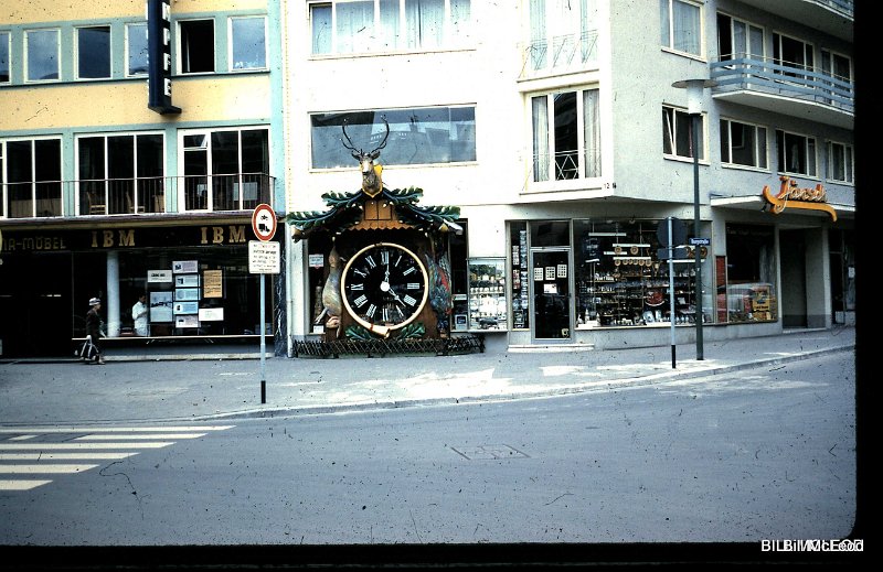 12h.JPG - Weisbaden Clock Shop