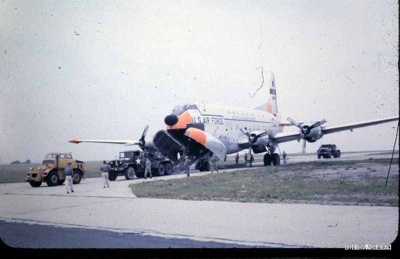 d 12e.JPG - East German Border Loading Honest Johns