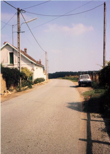 A2C Sibert in Bigeonnette Rental Peugeo across from green gate house Aug 1987.JPG