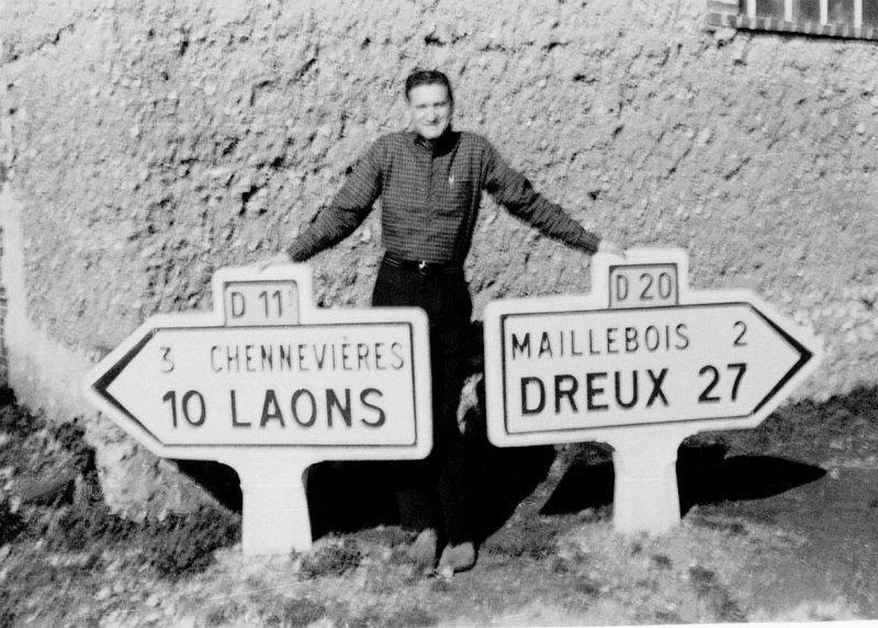 A2C Sibert road signs in Dampierre near base 1960.JPG