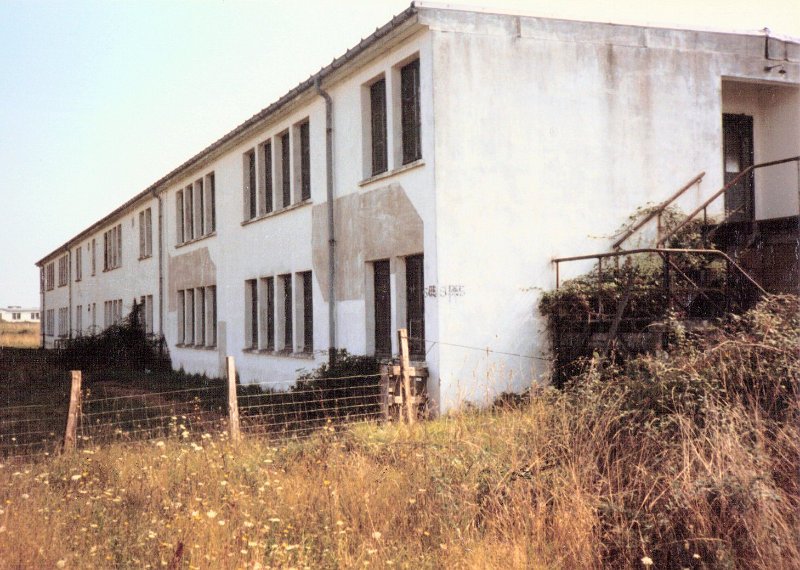 A2C Sibert's  Barracks West End Aug 1987.JPG