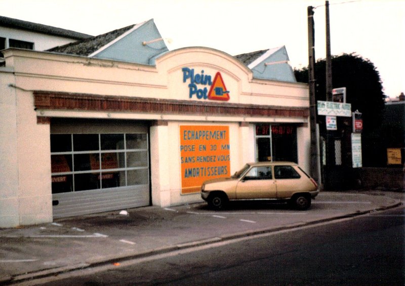 Auto Exhaust Shop in Dreux Aug 1987.JPG