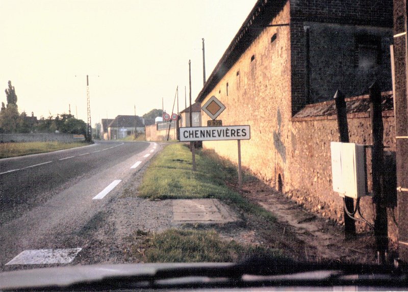 Chennevieres near Dreux AB old Julis Bar ahead on right Aug 1987.JPG