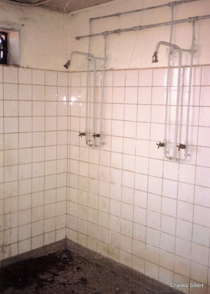 Dreux AB A2C Siberts Barracks Shower Room Aug 1987.jpg