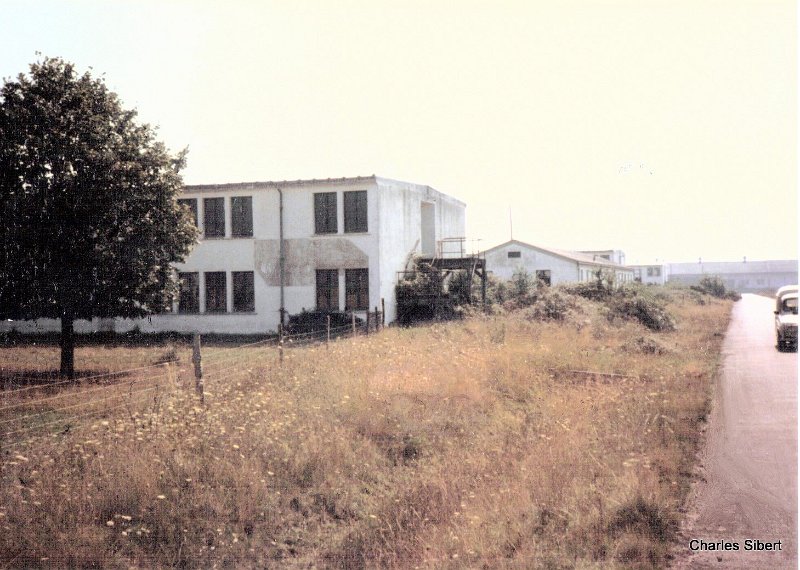 Dreux AB A2C Siberts barracks east end looking to south Aug 1987.jpg - West end of A2C Sibert's Barracks Looking South East