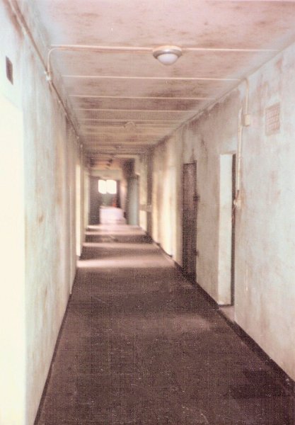 Dreux AB A2C Siberts barracks upstairs hall shower 1st on Rt Aug 1987.jpg