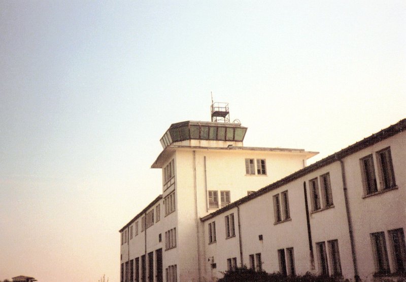 Dreux AB Control Tower Aug 1987.JPG