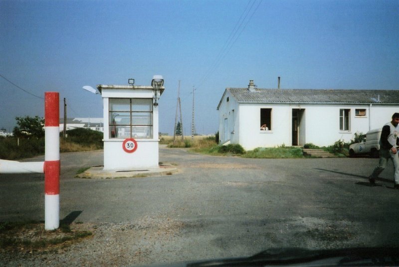 Dreux AB Entrance 1987.JPG