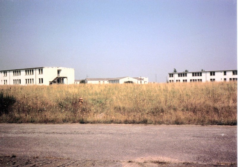 Dreux AB High School Dorms Near Frt Gate Aug 1987.JPG