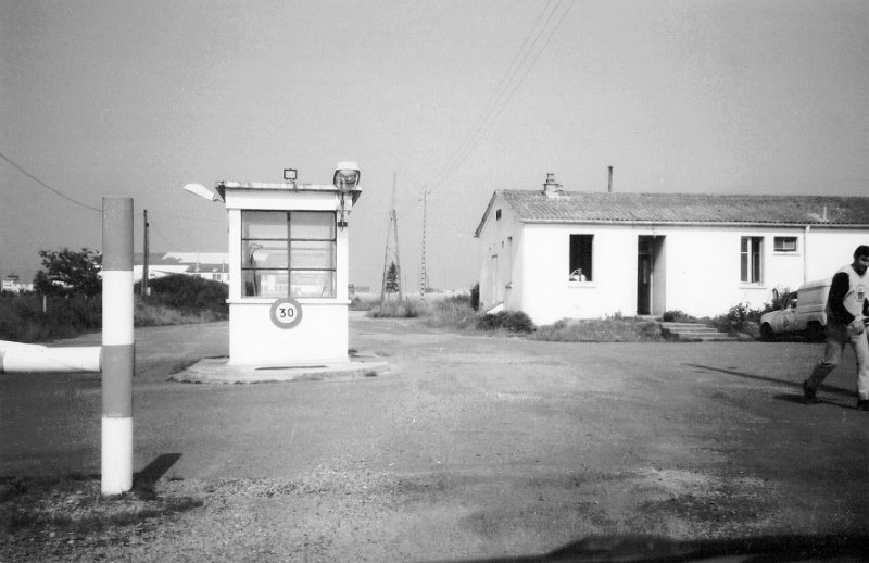 Dreux AB Main Gate Base Closed in 1967-1987 .JPG