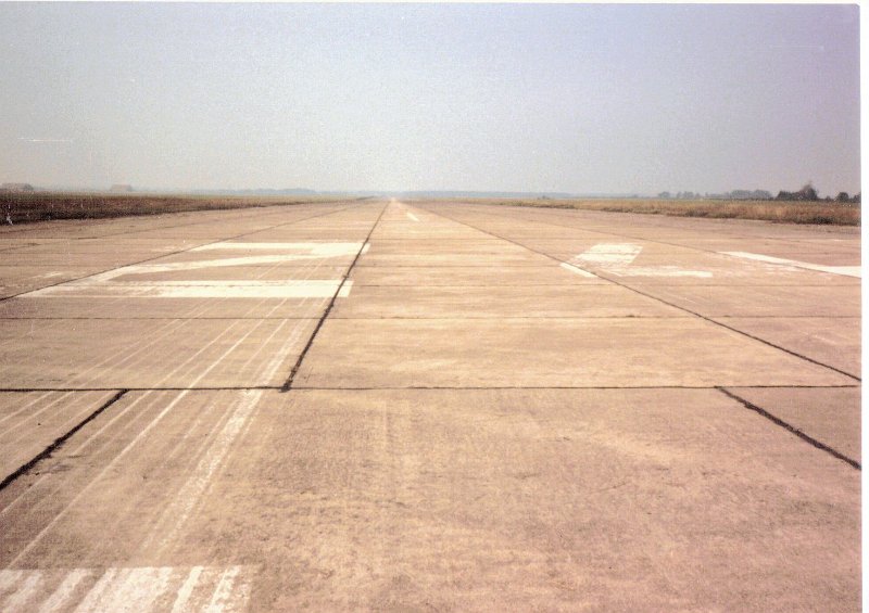 Dreux AB Main Runway 24 End Aug 1987.JPG