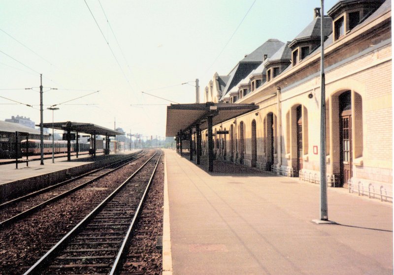 Dreux City Train Station Aug 1987.JPG