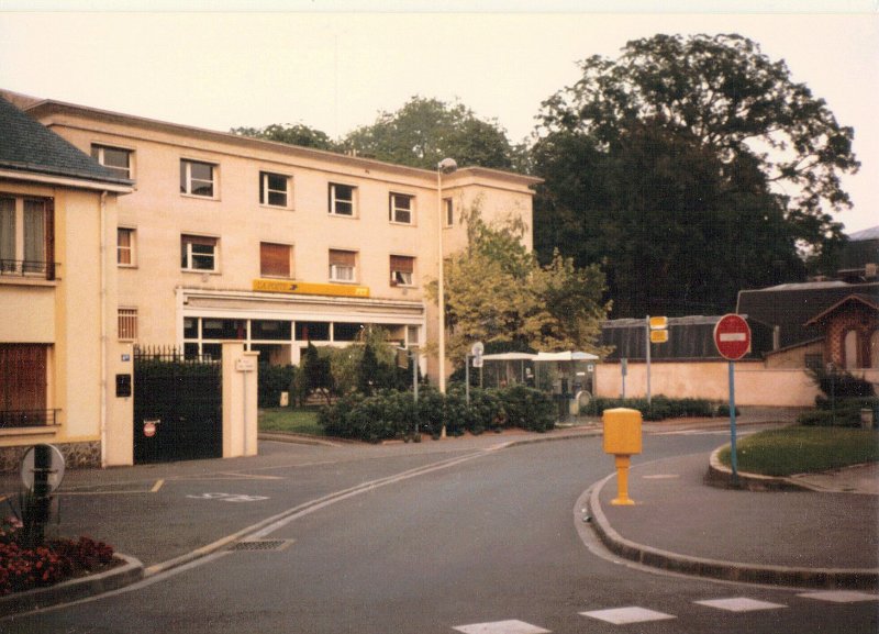 Dreux France City Post Office Aug 1987.JPG