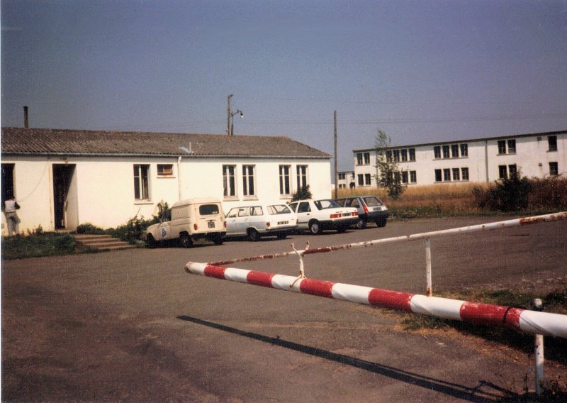 Entering Main Gate Provost Building Ahead Aug 1987.JPG