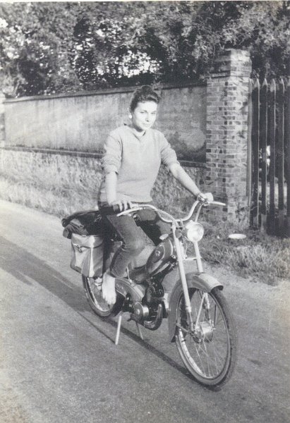 French Gal in Biegonnette A2C Sibert's Moped 1960.JPG