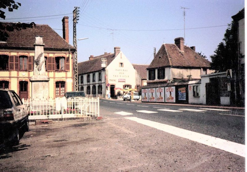 Going North Thru Maillebois To Dreux AB Aug 1987.JPG