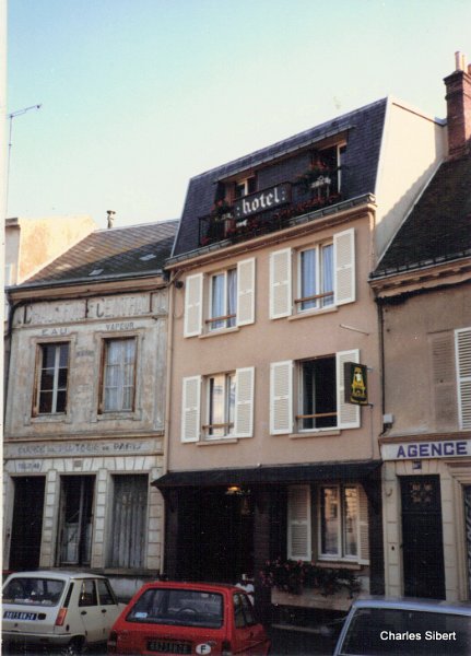 Hotel Dreux France my windows are open Aug 1987 .JPG