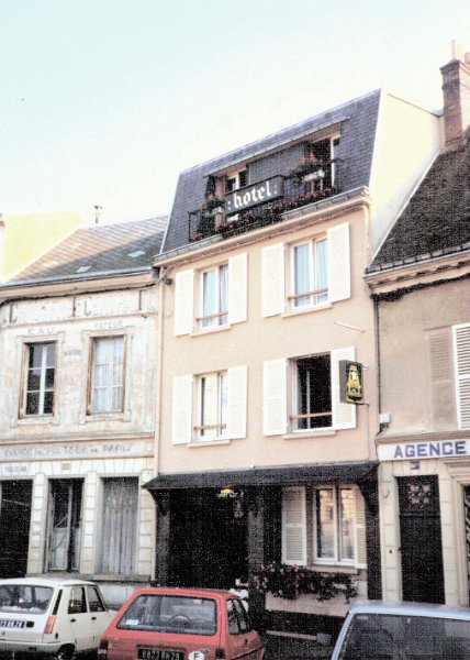 Hotel L'Auberge Normande Dreux France I Stayed Aug 1987.JPG