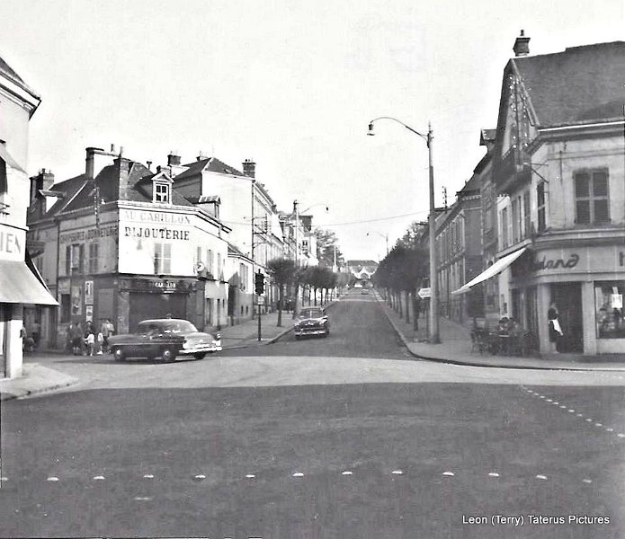 Image25.jpg - In 1956 Le Forum Restaurant was a Jewelery Store