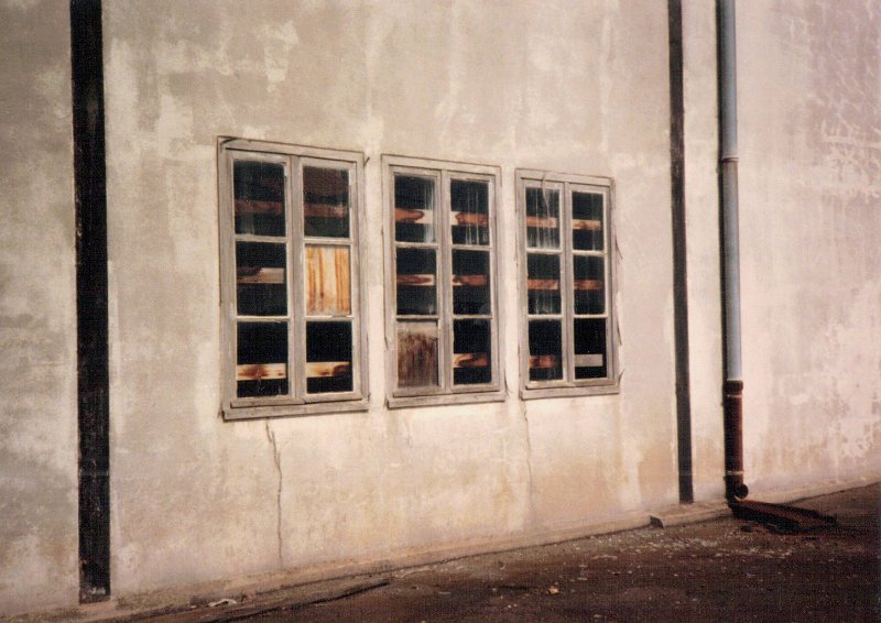 Jan 1960 Hanger 1 Rear Windows of Alert Room Photo Aug 1987 .JPG