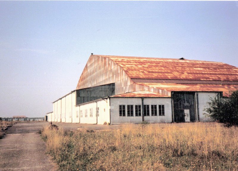 Main hanger south east side Dreux AB Aug 1987.JPG