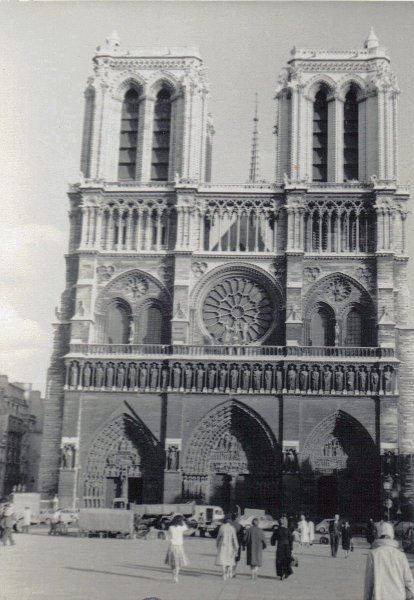 Notre Dame Paris Sept 1960.JPG