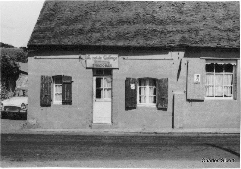 Petit Auberge Bar Maillebois Near Dreux AB 1960.jpg