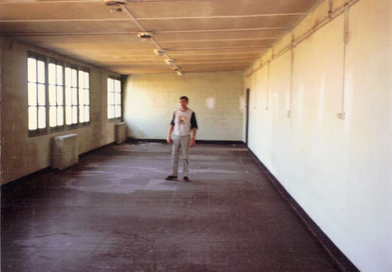 Photo Looking Eastward in A2C Sibert's Barracks Bay That's Raymond Aug 1987.JPG