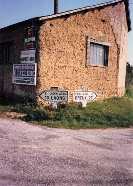 Road Signs Close to Dreux Air Base Aug 1987.JPG