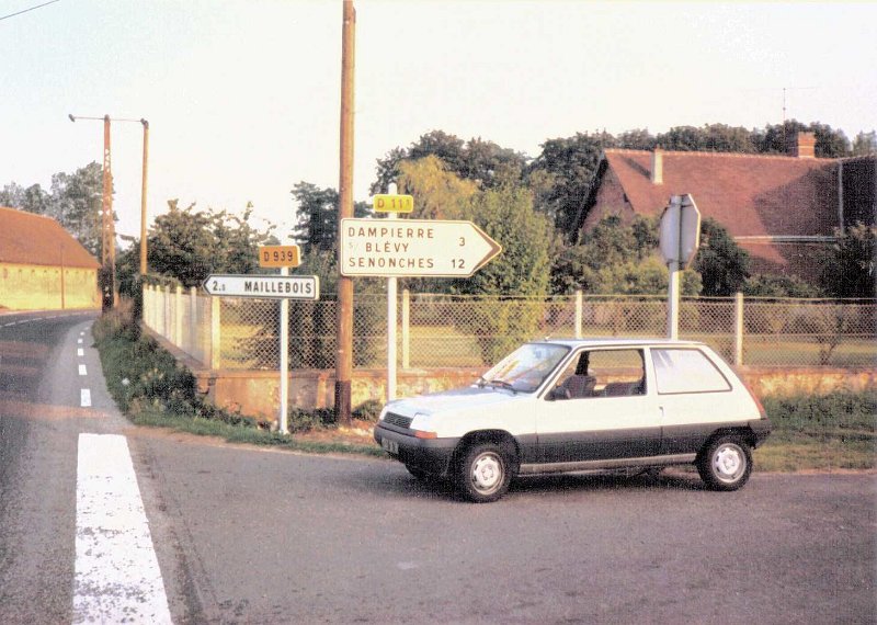 Road crossing near Dreux AB D939 and D11Aug 1987.JPG