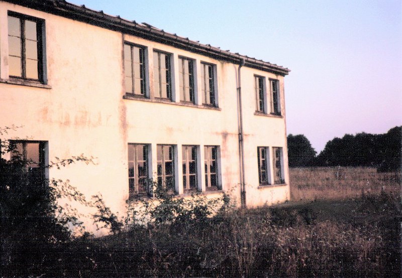 Sun Shines on old 12th TCS Barracks at Margarette 6 Aug 1987.JPG