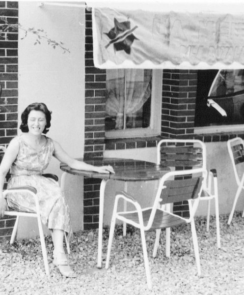 Susie at her bar in Chateauneuf 1960.JPG