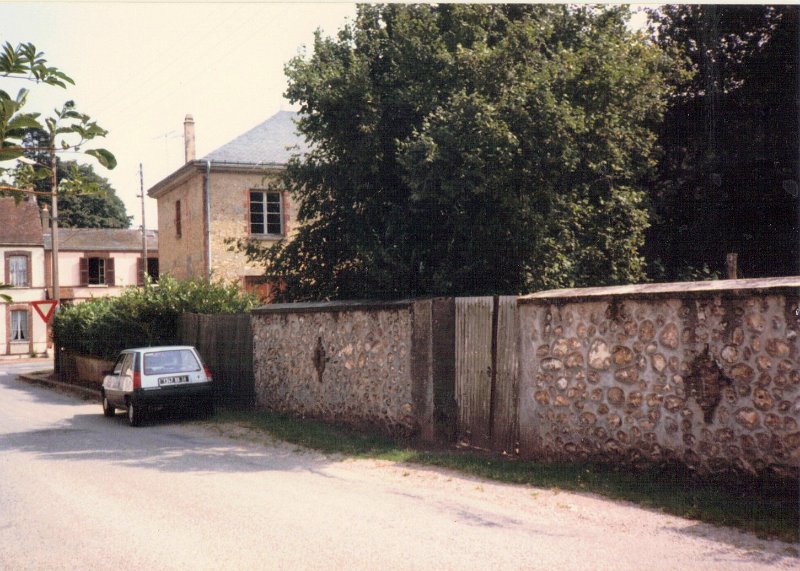 Susies Husband Parked His Flat Top Car Here in 1960 Photo Aug 1987.JPG