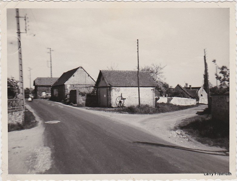 BASE_ACESS_ROAD_END.jpg - Dreux Base Road going off to the left in Dampierre.