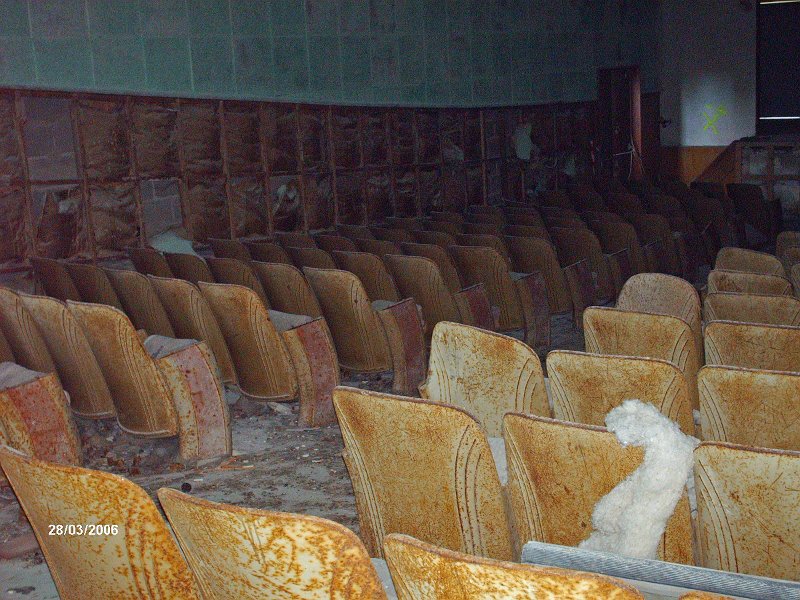 na (2).jpg - BASE THEATER SEATING 