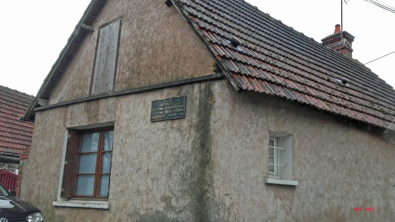 na_2 (11).jpg - DISTANCE MARKER ON HOUSE IN BIGEONNETTE 