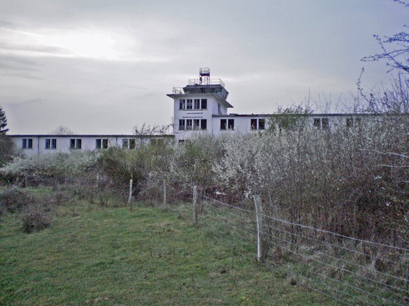 na (62).jpg - CONTROL TOWER LOOKING NORTHWARD