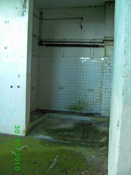 na (9).jpg - BASE GYM SHOWER ROOM 