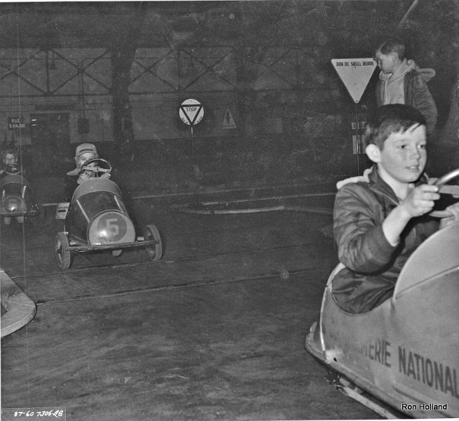 rh1.jpg - Midget Racers in Hanger