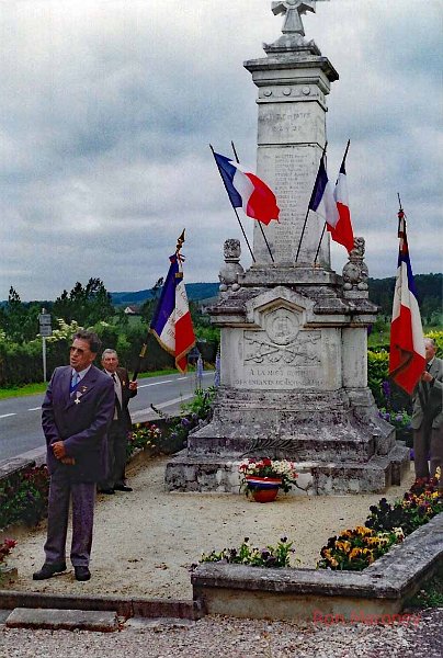 Boissy Maugis D day 1994 copy 2.jpg - Boissy Maugis WWI memorial D day 1994