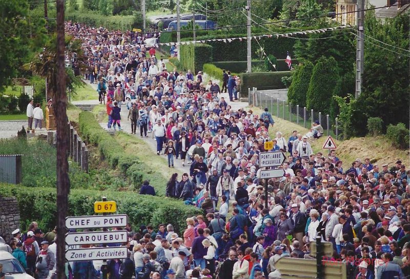 D day Celebrations crowds copy 3.jpg - Crowds at the D day celebration 1994