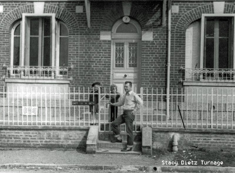 dreuxhouse.jpg - Dad, Me(Stacy) and Dutch in Front of the House