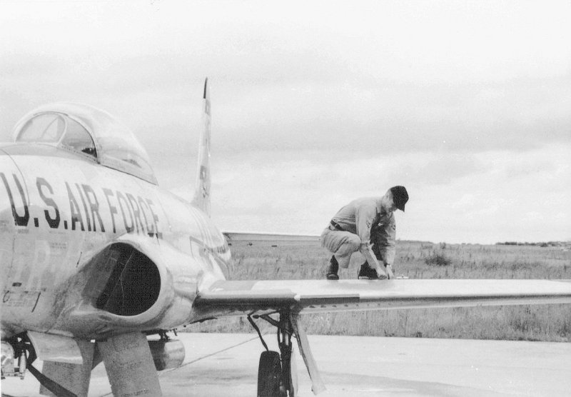 A2C Sibert Refuels T 33 Jet at Dreux AB 1960.JPG