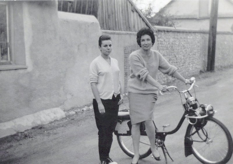 Arlettes Mom on Moped with Caroline in Bigeonnette 1960 .JPG