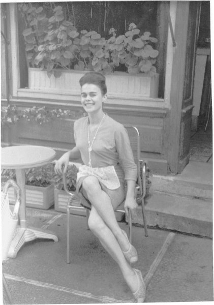 Bar girl De De bar chateauneuf 1960.JPG