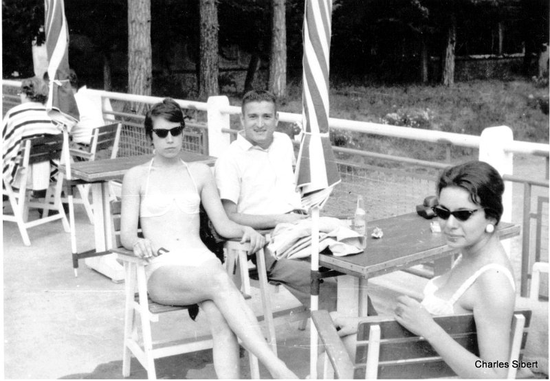 Chateauneuf Parc des Sport Piscine Swim pool  A2C Sibert Arlette and Caroline Aug 1960.jpg